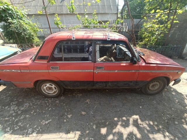 Красный ВАЗ 2107, объемом двигателя 1.5 л и пробегом 35 тыс. км за 593 $, фото 2 на Automoto.ua