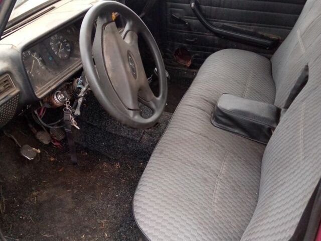 Красный ВАЗ 2107, объемом двигателя 1.6 л и пробегом 60 тыс. км за 595 $, фото 4 на Automoto.ua