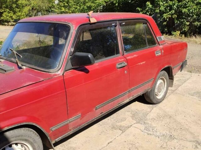 ВАЗ 2107 1976 в Краматорске на Automoto.ua Красный ВАЗ 2107, объемом двигателя 0 л и пробегом 3 тыс. км за 450 $, фото 1 на Automoto.ua