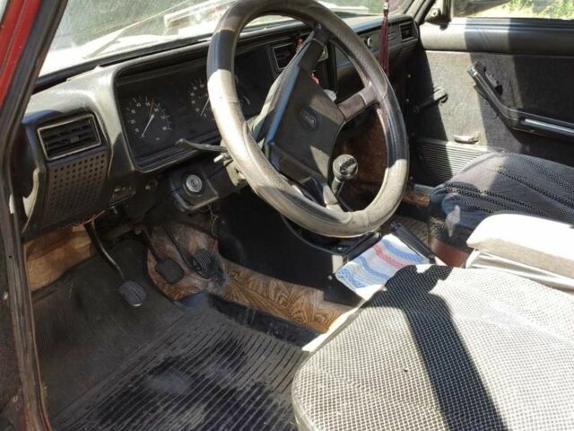 ВАЗ 2107 1976 в Краматорске на Automoto.ua Красный ВАЗ 2107, объемом двигателя 0 л и пробегом 3 тыс. км за 450 $, фото 3 на Automoto.ua