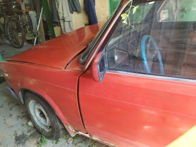 Красный ВАЗ 2107, объемом двигателя 1.5 л и пробегом 176 тыс. км за 350 $, фото 1 на Automoto.ua