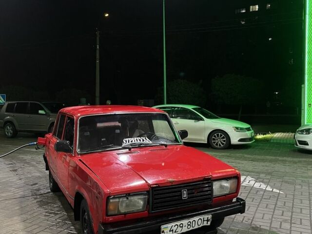 ВАЗ 2107 1983 в Черкассах на Automoto.ua Красный ВАЗ 2107, объемом двигателя 1.5 л и пробегом 300 тыс. км за 594 $, фото 2 на Automoto.ua