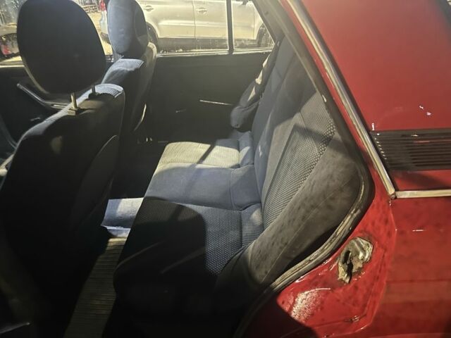 Красный ВАЗ 2107, объемом двигателя 1.5 л и пробегом 1 тыс. км за 1000 $, фото 4 на Automoto.ua