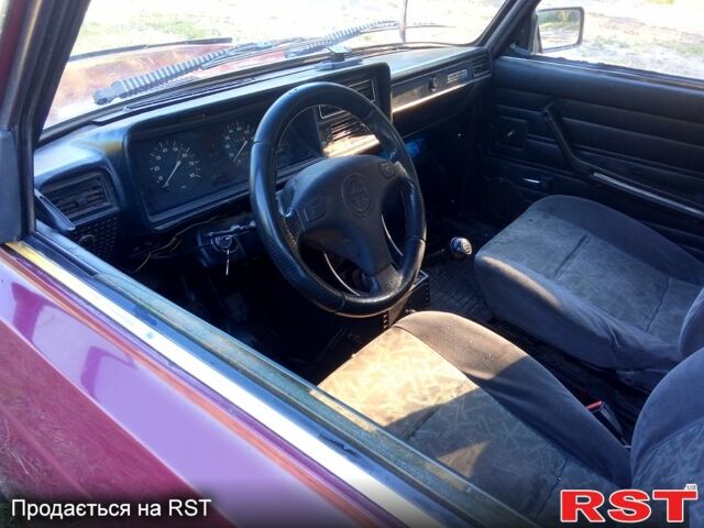 Красный ВАЗ 2107, объемом двигателя 1.5 л и пробегом 0 тыс. км за 450 $, фото 6 на Automoto.ua
