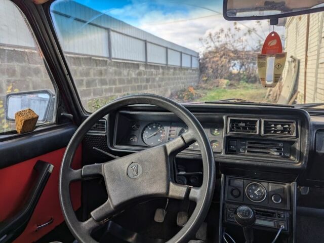 ВАЗ 2107 1985 в Сумах на Automoto.ua Красный ВАЗ 2107, объемом двигателя 0 л и пробегом 70 тыс. км за 645 $, фото 4 на Automoto.ua