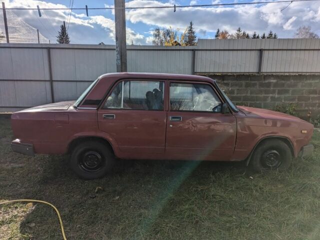 ВАЗ 2107 1985 в Сумах на Automoto.ua Красный ВАЗ 2107, объемом двигателя 0 л и пробегом 70 тыс. км за 645 $, фото 3 на Automoto.ua