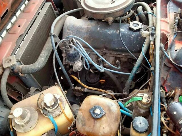 Красный ВАЗ 2107, объемом двигателя 1.6 л и пробегом 273 тыс. км за 1000 $, фото 3 на Automoto.ua