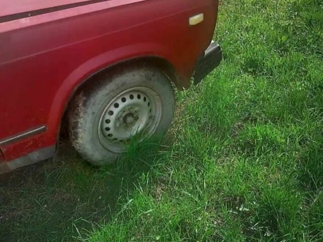 Красный ВАЗ 2107, объемом двигателя 1.5 л и пробегом 51 тыс. км за 350 $, фото 2 на Automoto.ua