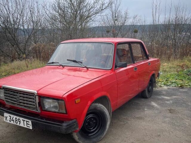 Красный ВАЗ 2107, объемом двигателя 1.5 л и пробегом 1000 тыс. км за 750 $, фото 1 на Automoto.ua