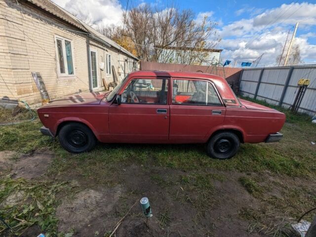 ВАЗ 2107 1985 в Сумах на Automoto.ua Красный ВАЗ 2107, объемом двигателя 0 л и пробегом 70 тыс. км за 645 $, фото 2 на Automoto.ua