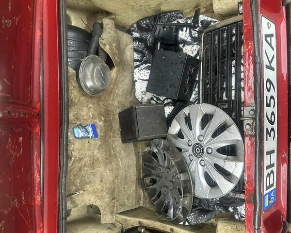 Красный ВАЗ 2107, объемом двигателя 1.6 л и пробегом 333 тыс. км за 599 $, фото 5 на Automoto.ua