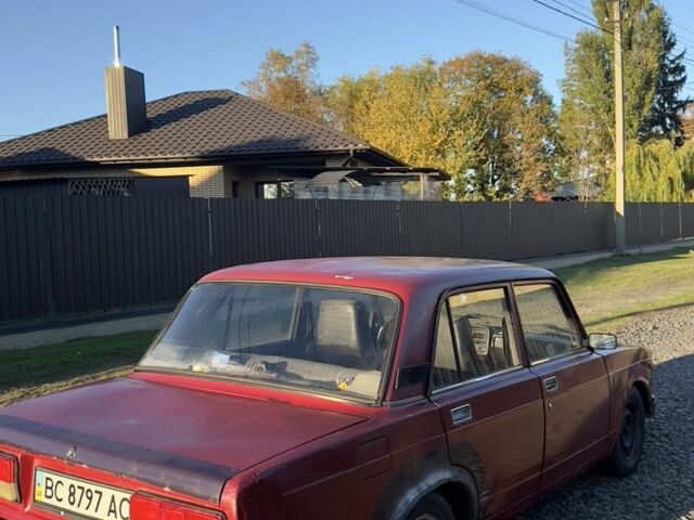 Красный ВАЗ 2107, объемом двигателя 1.6 л и пробегом 1000 тыс. км за 408 $, фото 2 на Automoto.ua