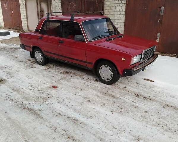 Красный ВАЗ 2107, объемом двигателя 1.5 л и пробегом 90 тыс. км за 1000 $, фото 1 на Automoto.ua