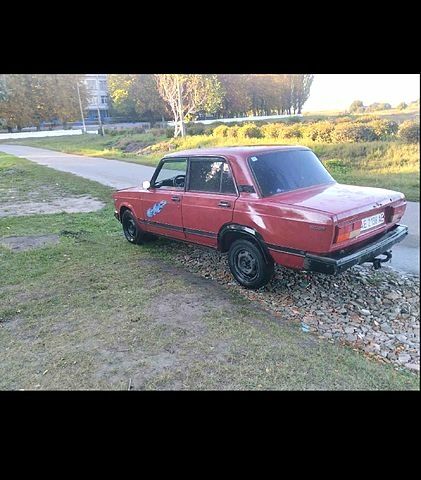 Красный ВАЗ 2107, объемом двигателя 1.5 л и пробегом 86 тыс. км за 400 $, фото 2 на Automoto.ua