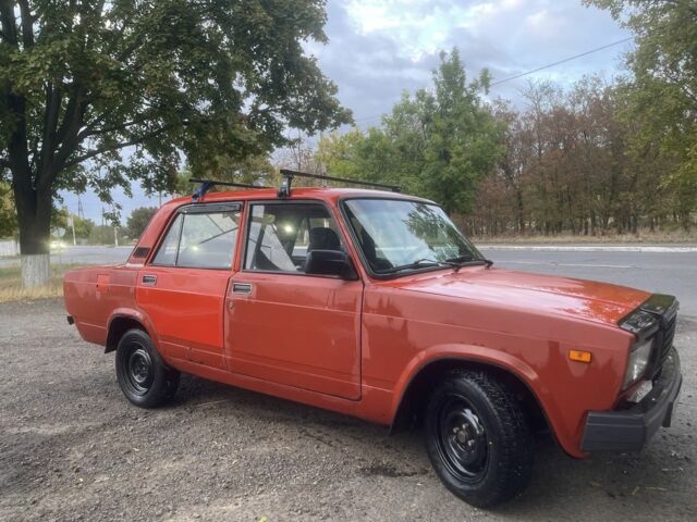 Красный ВАЗ 2107, объемом двигателя 1.5 л и пробегом 300 тыс. км за 504 $, фото 5 на Automoto.ua