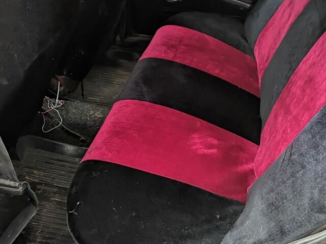 Красный ВАЗ 2107, объемом двигателя 1.5 л и пробегом 9 тыс. км за 300 $, фото 3 на Automoto.ua