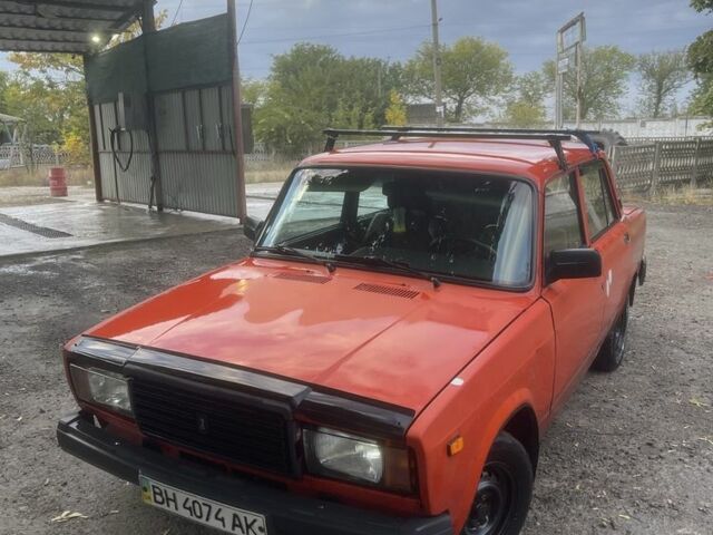 Красный ВАЗ 2107, объемом двигателя 1.5 л и пробегом 300 тыс. км за 504 $, фото 1 на Automoto.ua