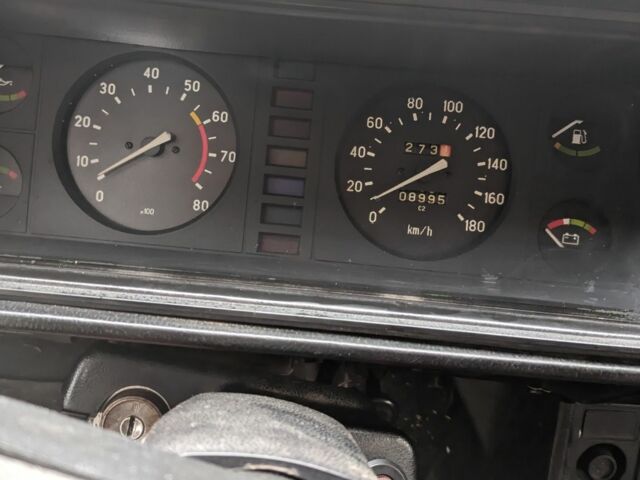 Красный ВАЗ 2107, объемом двигателя 1.5 л и пробегом 9 тыс. км за 300 $, фото 5 на Automoto.ua