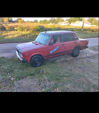 Красный ВАЗ 2107, объемом двигателя 1.5 л и пробегом 86 тыс. км за 400 $, фото 3 на Automoto.ua