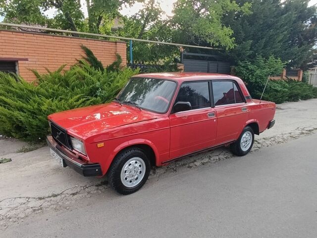 Красный ВАЗ 2107, объемом двигателя 1.5 л и пробегом 222 тыс. км за 999 $, фото 6 на Automoto.ua