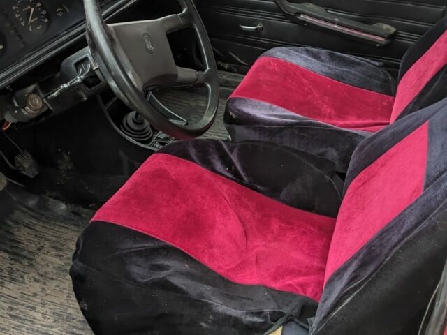 Красный ВАЗ 2107, объемом двигателя 1.5 л и пробегом 9 тыс. км за 300 $, фото 2 на Automoto.ua