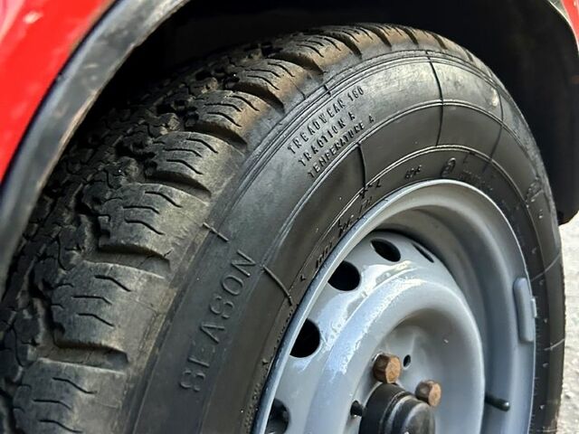 Красный ВАЗ 2107, объемом двигателя 1.5 л и пробегом 120 тыс. км за 630 $, фото 4 на Automoto.ua