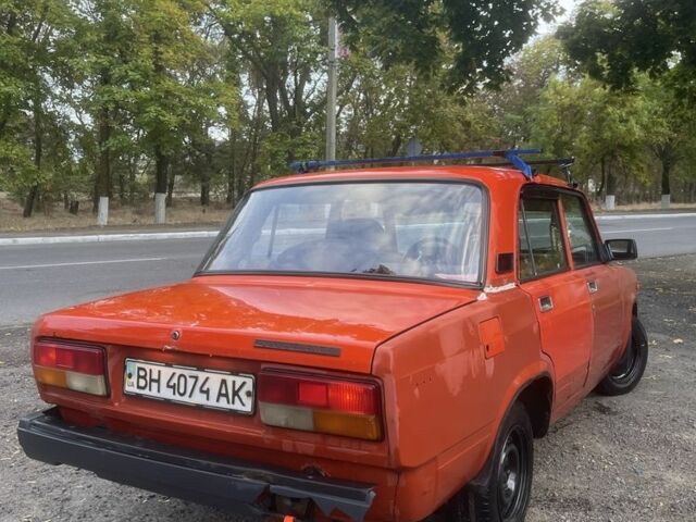 Красный ВАЗ 2107, объемом двигателя 1.5 л и пробегом 300 тыс. км за 504 $, фото 4 на Automoto.ua