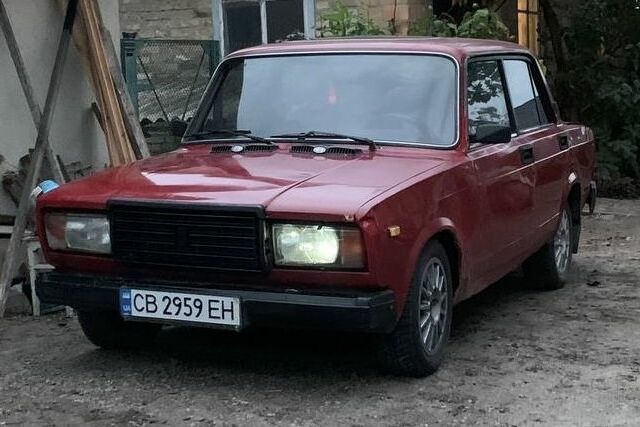 Красный ВАЗ 2107, объемом двигателя 1.5 л и пробегом 30 тыс. км за 500 $, фото 1 на Automoto.ua