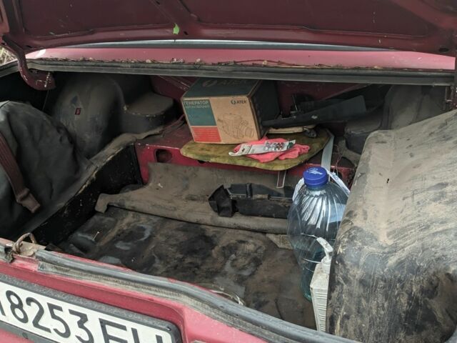 Красный ВАЗ 2107, объемом двигателя 1.5 л и пробегом 9 тыс. км за 300 $, фото 6 на Automoto.ua