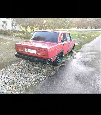 Красный ВАЗ 2107, объемом двигателя 1.5 л и пробегом 86 тыс. км за 400 $, фото 4 на Automoto.ua