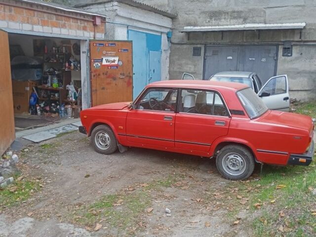 Красный ВАЗ 2107, объемом двигателя 1.5 л и пробегом 495 тыс. км за 1200 $, фото 3 на Automoto.ua