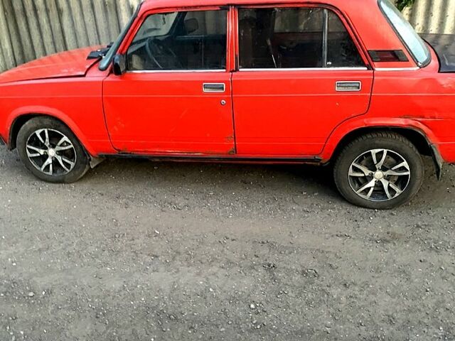 Красный ВАЗ 2107, объемом двигателя 1.5 л и пробегом 250 тыс. км за 300 $, фото 2 на Automoto.ua