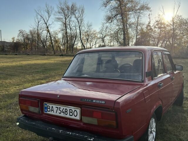 ВАЗ 2107 1987 у Александрие на Automoto.ua Червоний ВАЗ 2107, об'ємом двигуна 1.5 л та пробігом 40 тис. км за 1073 $, фото 2 на Automoto.ua