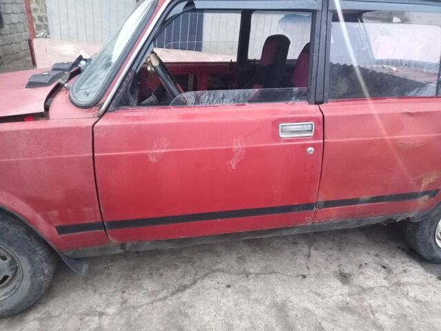 Красный ВАЗ 2107, объемом двигателя 1.5 л и пробегом 58 тыс. км за 120 $, фото 2 на Automoto.ua