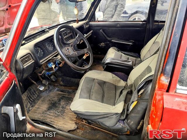 Красный ВАЗ 2107, объемом двигателя 15 л и пробегом 250 тыс. км за 310 $, фото 3 на Automoto.ua