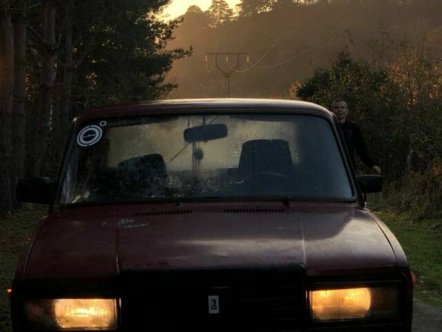 Красный ВАЗ 2107, объемом двигателя 1.5 л и пробегом 20 тыс. км за 426 $, фото 2 на Automoto.ua