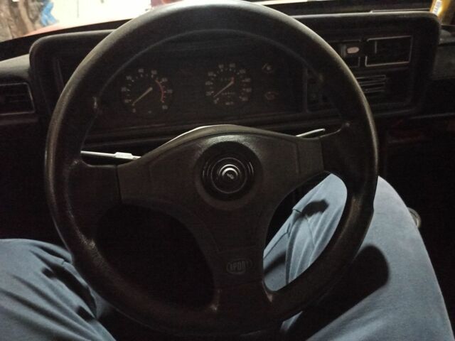 Красный ВАЗ 2107, объемом двигателя 1.5 л и пробегом 205 тыс. км за 1300 $, фото 1 на Automoto.ua