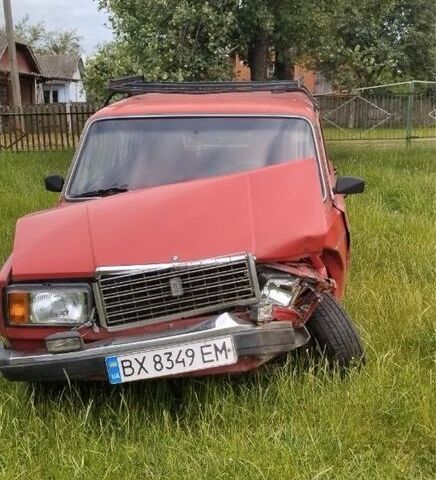 Красный ВАЗ 2107, объемом двигателя 1.5 л и пробегом 200 тыс. км за 250 $, фото 2 на Automoto.ua