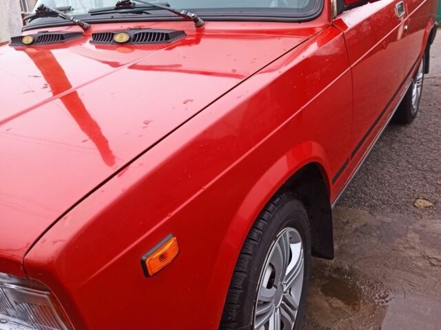 Красный ВАЗ 2107, объемом двигателя 1.5 л и пробегом 205 тыс. км за 1300 $, фото 4 на Automoto.ua