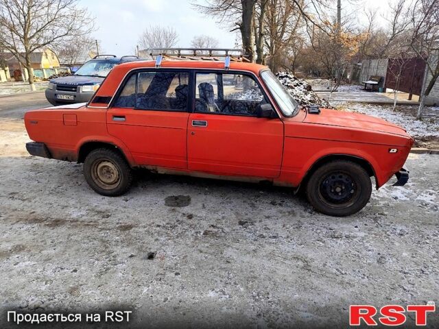 Красный ВАЗ 2107, объемом двигателя 15 л и пробегом 250 тыс. км за 310 $, фото 2 на Automoto.ua