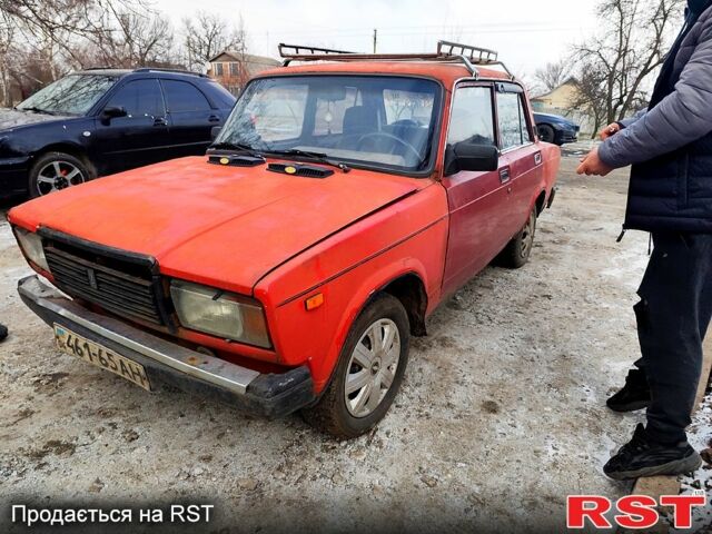 Красный ВАЗ 2107, объемом двигателя 15 л и пробегом 250 тыс. км за 310 $, фото 1 на Automoto.ua
