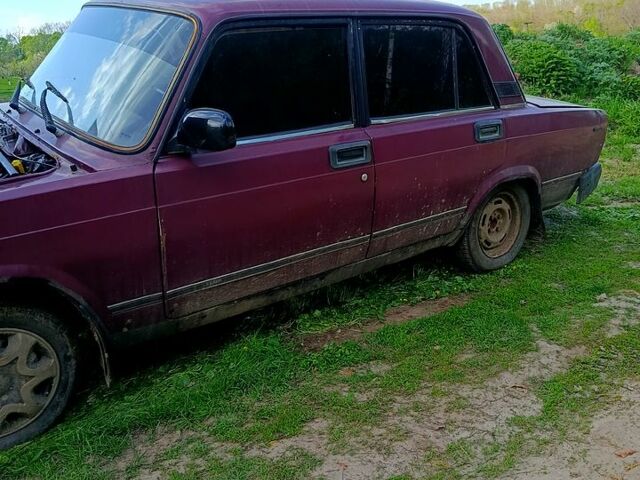 Красный ВАЗ 2107, объемом двигателя 1.5 л и пробегом 0 тыс. км за 960 $, фото 9 на Automoto.ua