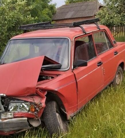 Красный ВАЗ 2107, объемом двигателя 1.5 л и пробегом 200 тыс. км за 250 $, фото 4 на Automoto.ua
