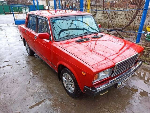 Красный ВАЗ 2107, объемом двигателя 1.5 л и пробегом 205 тыс. км за 1300 $, фото 3 на Automoto.ua