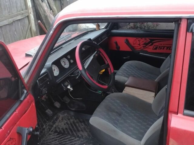 Красный ВАЗ 2107, объемом двигателя 1.5 л и пробегом 143 тыс. км за 474 $, фото 3 на Automoto.ua