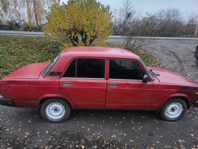 Красный ВАЗ 2107, объемом двигателя 1 л и пробегом 87 тыс. км за 500 $, фото 3 на Automoto.ua