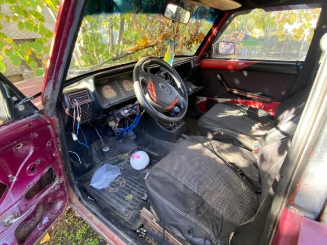 Красный ВАЗ 2107, объемом двигателя 1.5 л и пробегом 336 тыс. км за 350 $, фото 6 на Automoto.ua