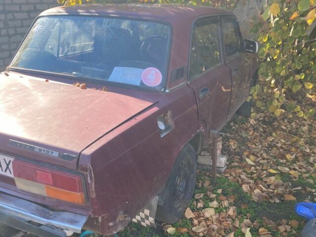 Красный ВАЗ 2107, объемом двигателя 1.5 л и пробегом 336 тыс. км за 350 $, фото 4 на Automoto.ua