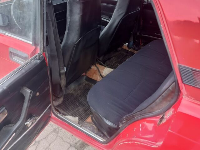 Красный ВАЗ 2107, объемом двигателя 1 л и пробегом 100 тыс. км за 559 $, фото 6 на Automoto.ua