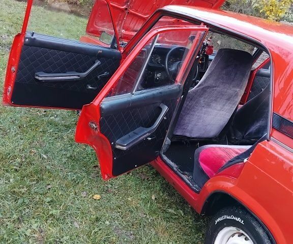 ВАЗ 2107 1989 в Стрые на Automoto.ua Красный ВАЗ 2107, объемом двигателя 0 л и пробегом 40 тыс. км за 480 $, фото 2 на Automoto.ua